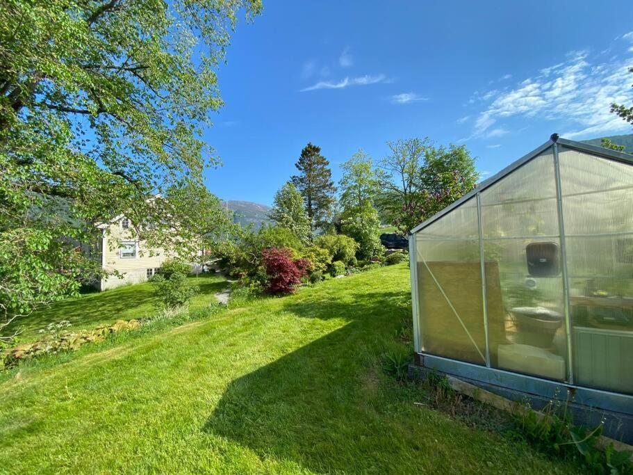 Appartement Minihus Med Drommeutsikt Til Sunnmorsalpene à Aure  Extérieur photo